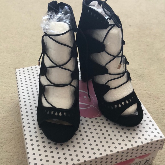 Strappy Block Heel Shoe - Picture 2 of 4